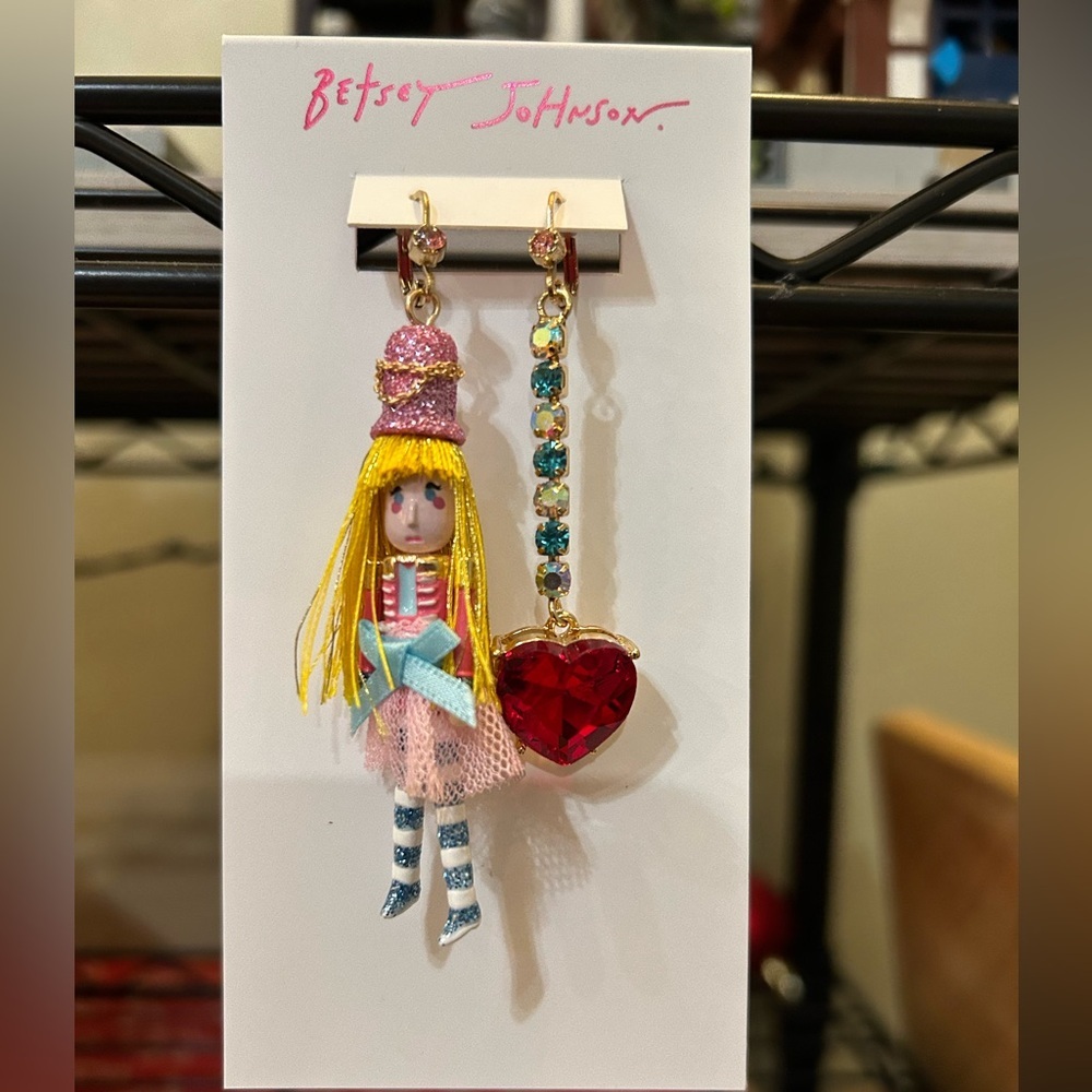 BETSEY JOHNSON Nutcracker Heart Mismatched Earrings Set Brand New With Tags - Picture 4 of 4